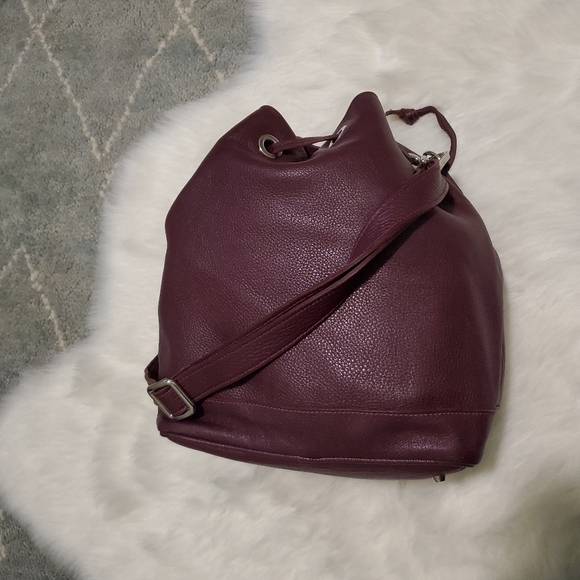 Roots tribe leather bucket bag - Picture 2 of 8